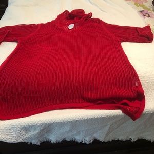 Loose knitted pullover with 3/4 sleeves and hood